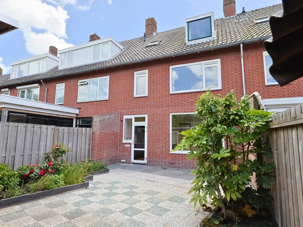Fresiastraat 8, NAALDWIJK