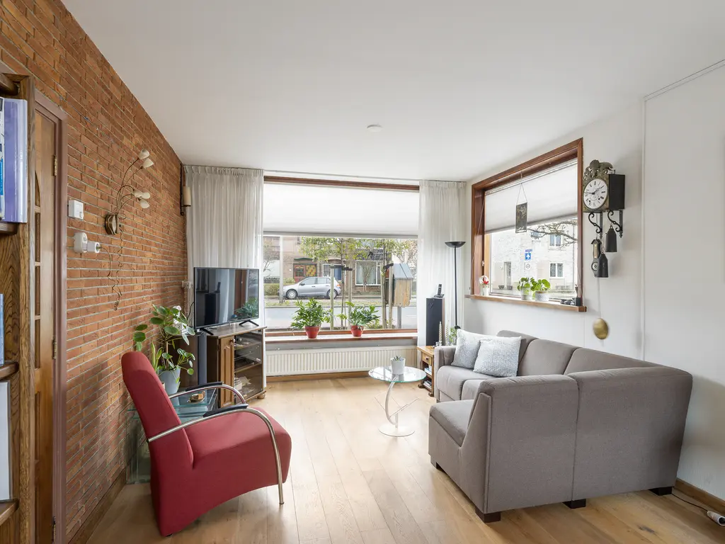 Koningin Julianaweg 25, 'S-GRAVENZANDE