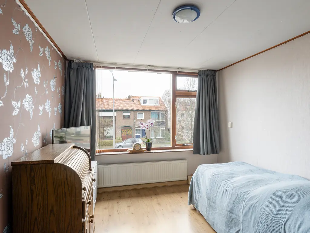 Koningin Julianaweg 25, 'S-GRAVENZANDE