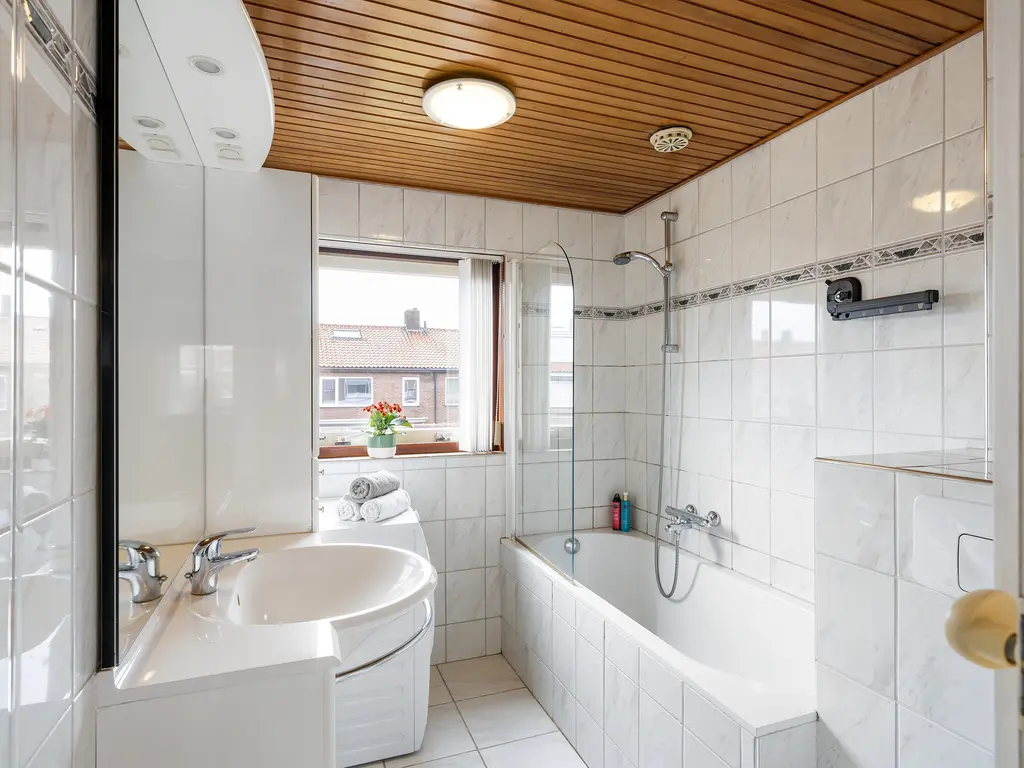 Koningin Julianaweg 25, 'S-GRAVENZANDE