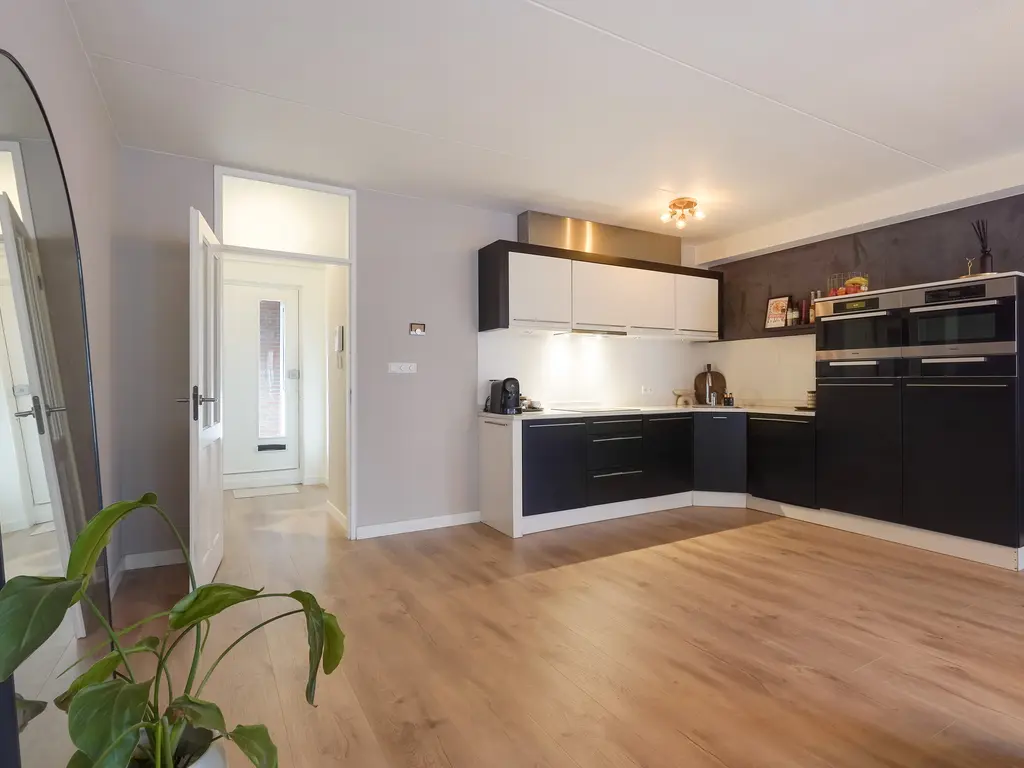 Van Tijnplein 2, NAALDWIJK