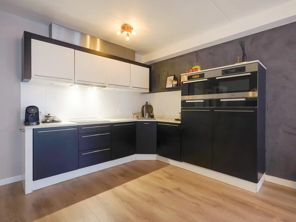 Van Tijnplein 2, NAALDWIJK