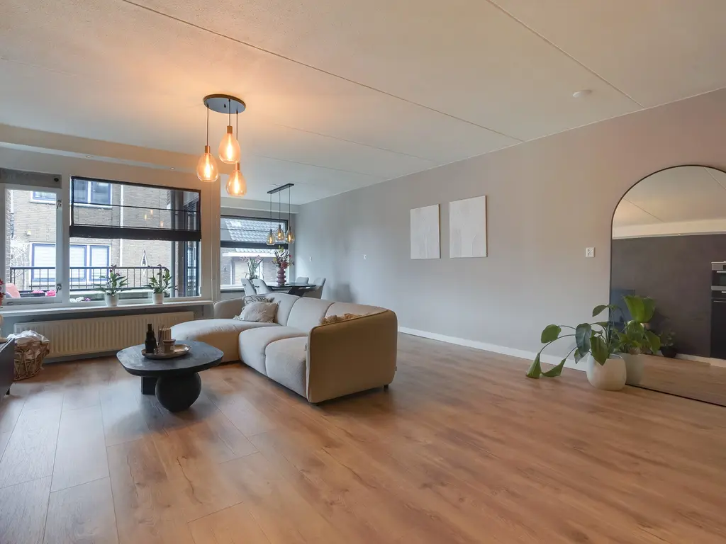 Van Tijnplein 2, NAALDWIJK