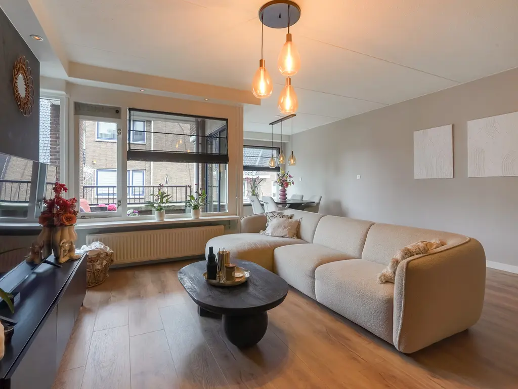 Van Tijnplein 2, NAALDWIJK