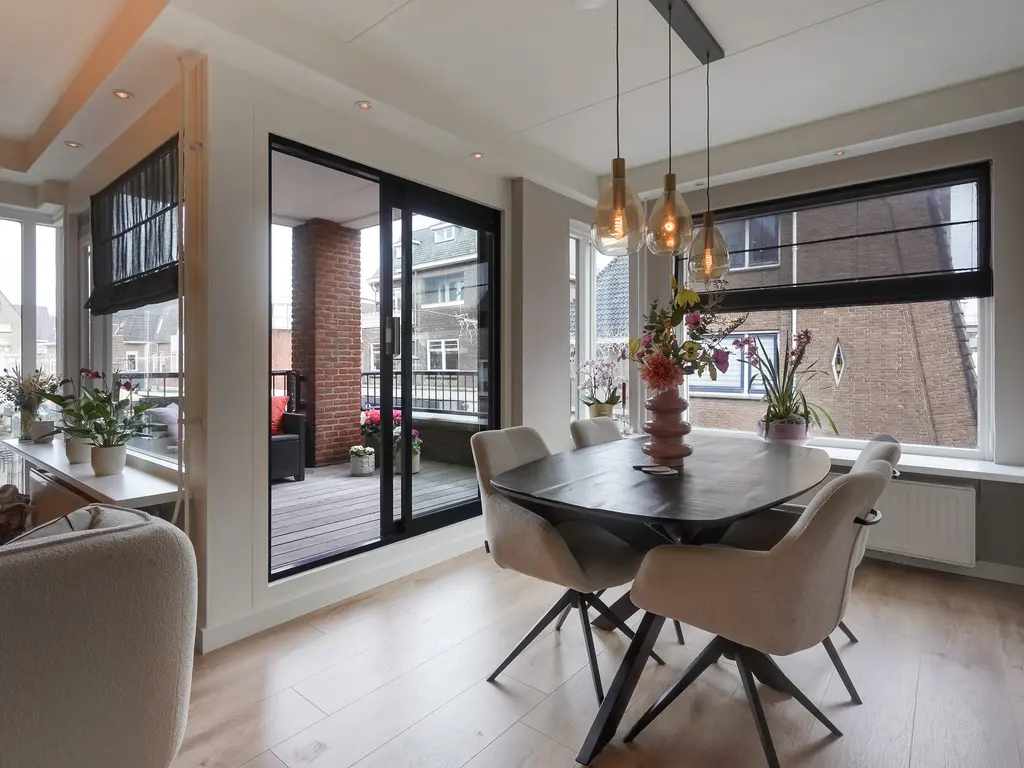 Van Tijnplein 2, NAALDWIJK