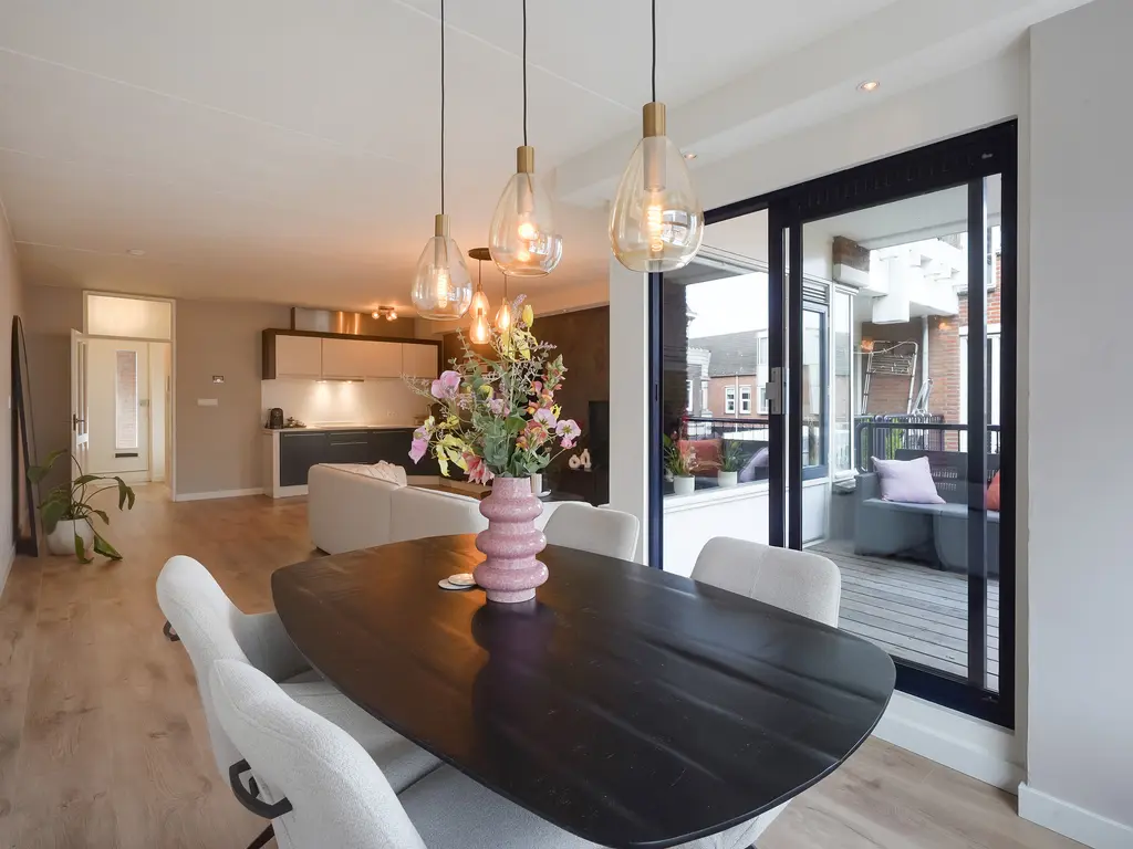 Van Tijnplein 2, NAALDWIJK