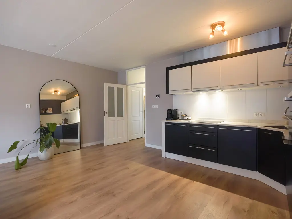 Van Tijnplein 2, NAALDWIJK