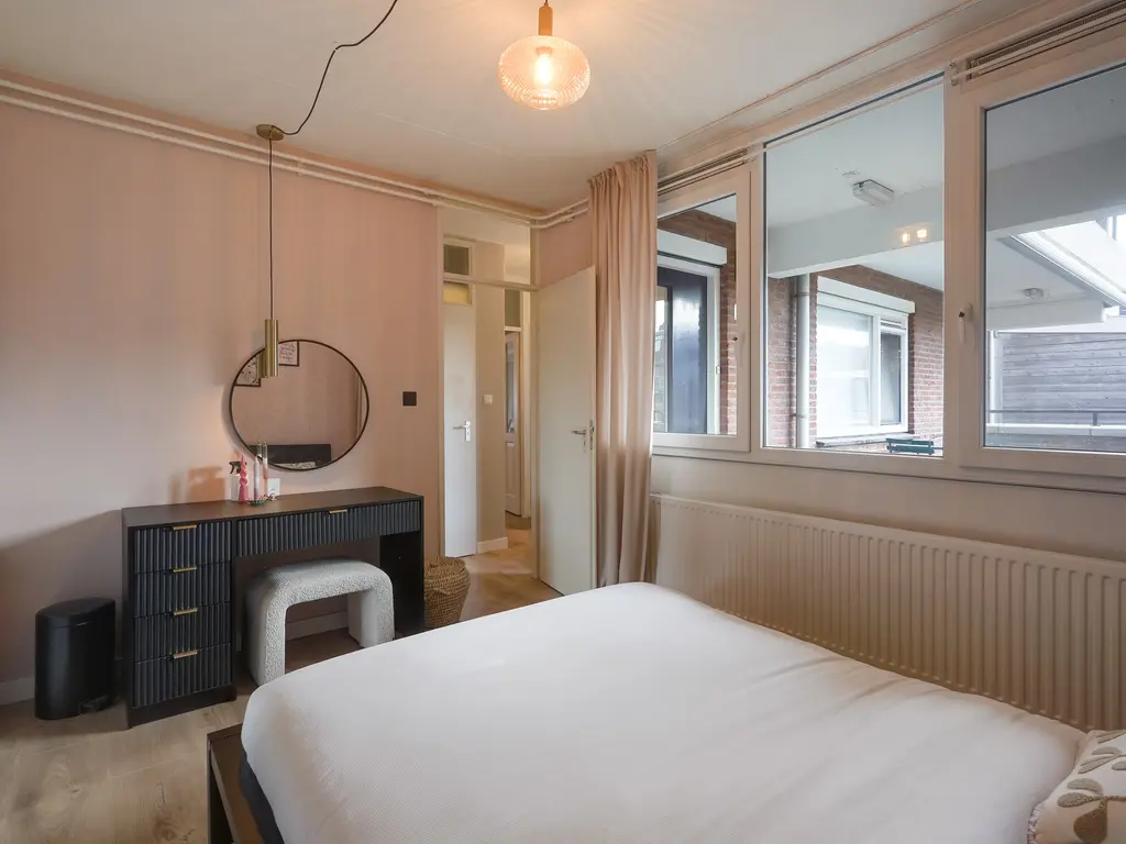 Van Tijnplein 2, NAALDWIJK