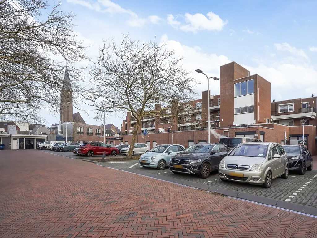 Van Tijnplein 2, NAALDWIJK