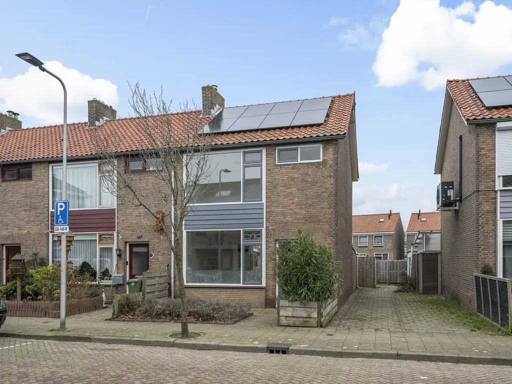 A.J. van Reststraat 14, POELDIJK