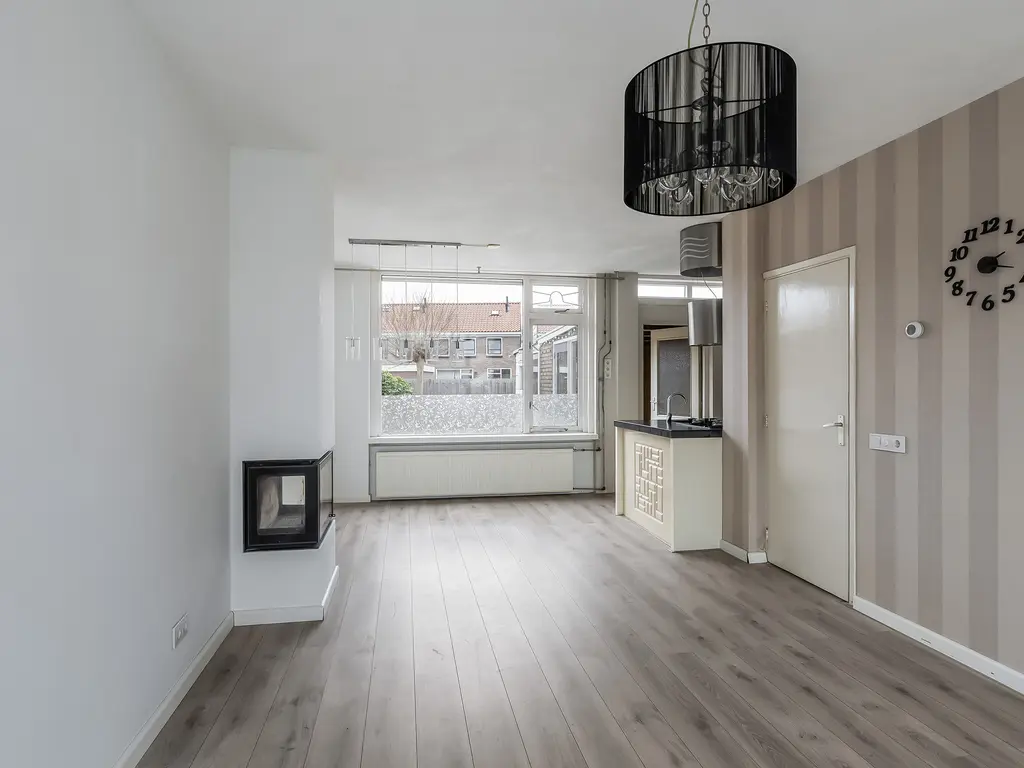 A.J. van Reststraat 14, POELDIJK