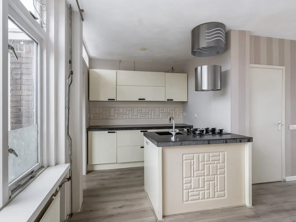 A.J. van Reststraat 14, POELDIJK