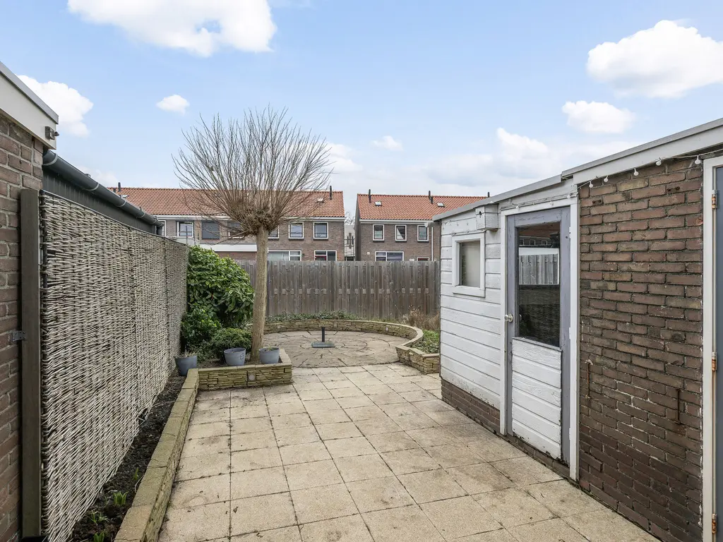 A.J. van Reststraat 14, POELDIJK