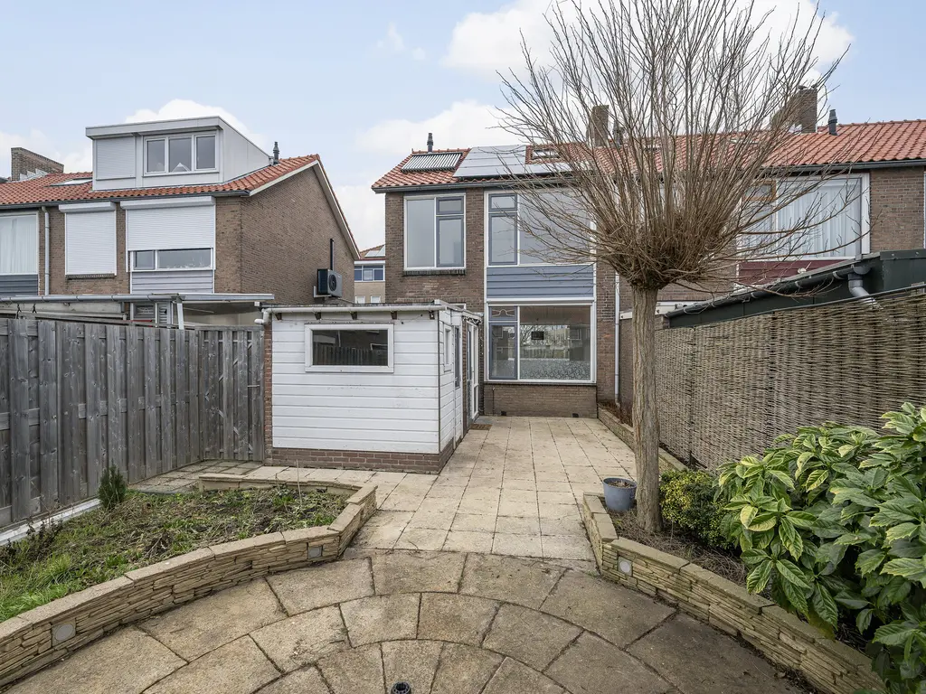 A.J. van Reststraat 14, POELDIJK