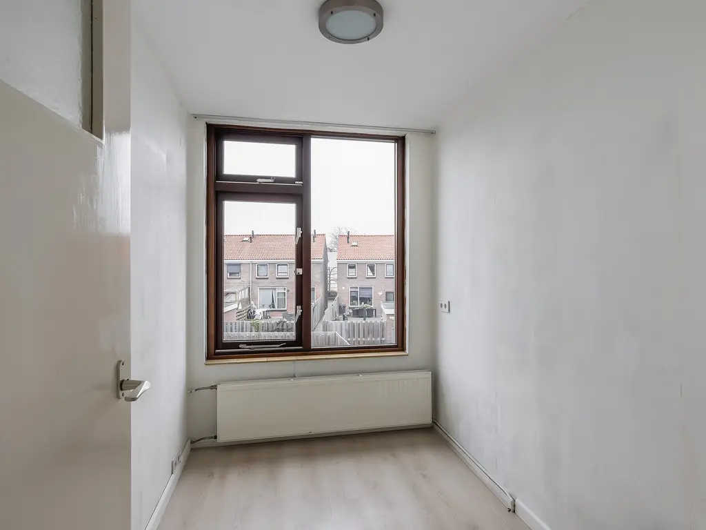 A.J. van Reststraat 14, POELDIJK