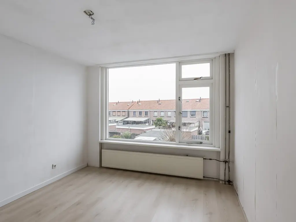 A.J. van Reststraat 14, POELDIJK