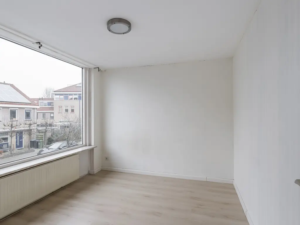 A.J. van Reststraat 14, POELDIJK