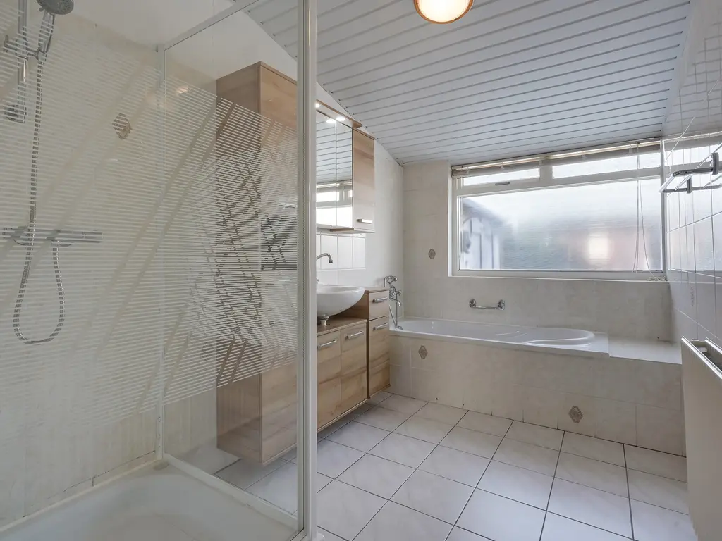 Vredebestlaan 26, POELDIJK