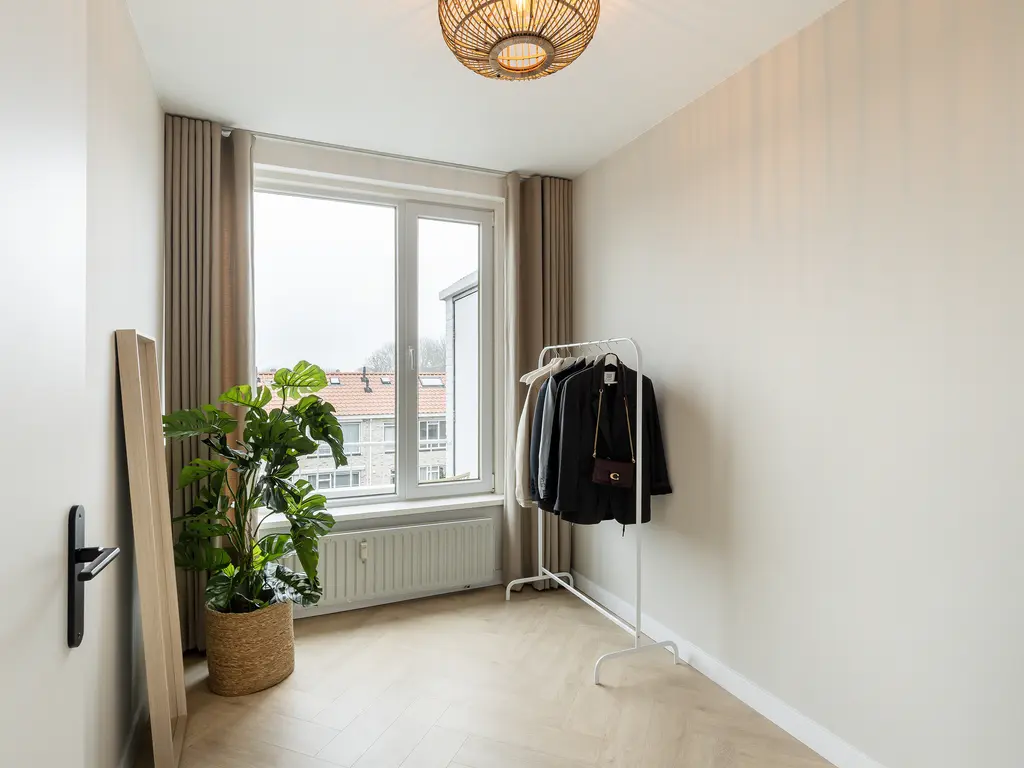 Koningin Julianaweg 124, 'S-GRAVENZANDE