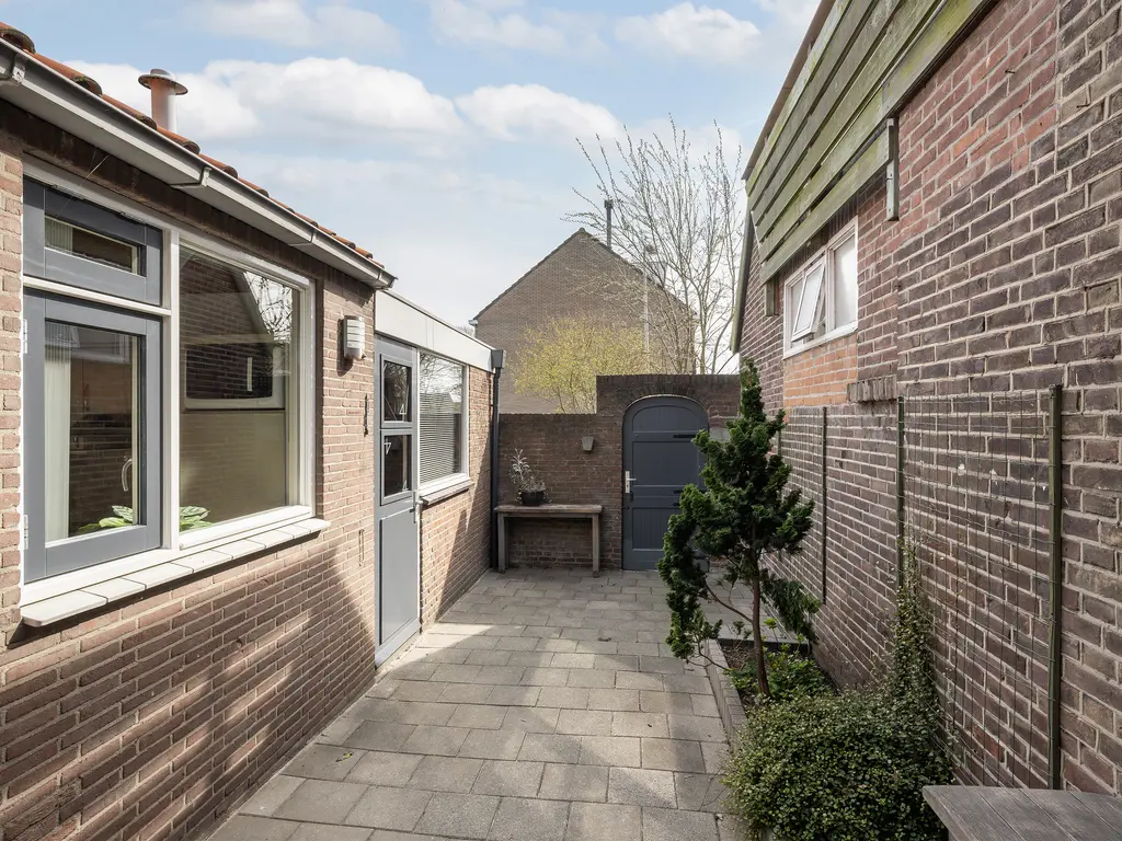 Mr. de Fremerystraat 3, 'S-GRAVENZANDE