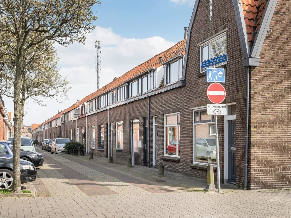 Mr. de Fremerystraat 3, 'S-GRAVENZANDE