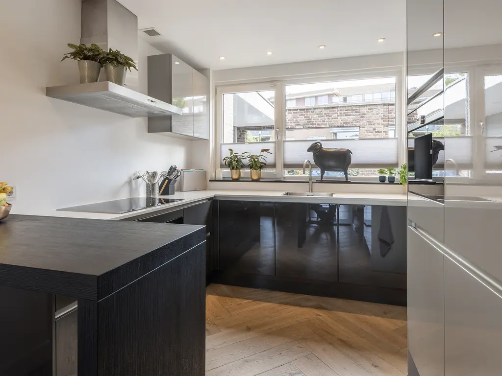 Golfslag 53, MONSTER