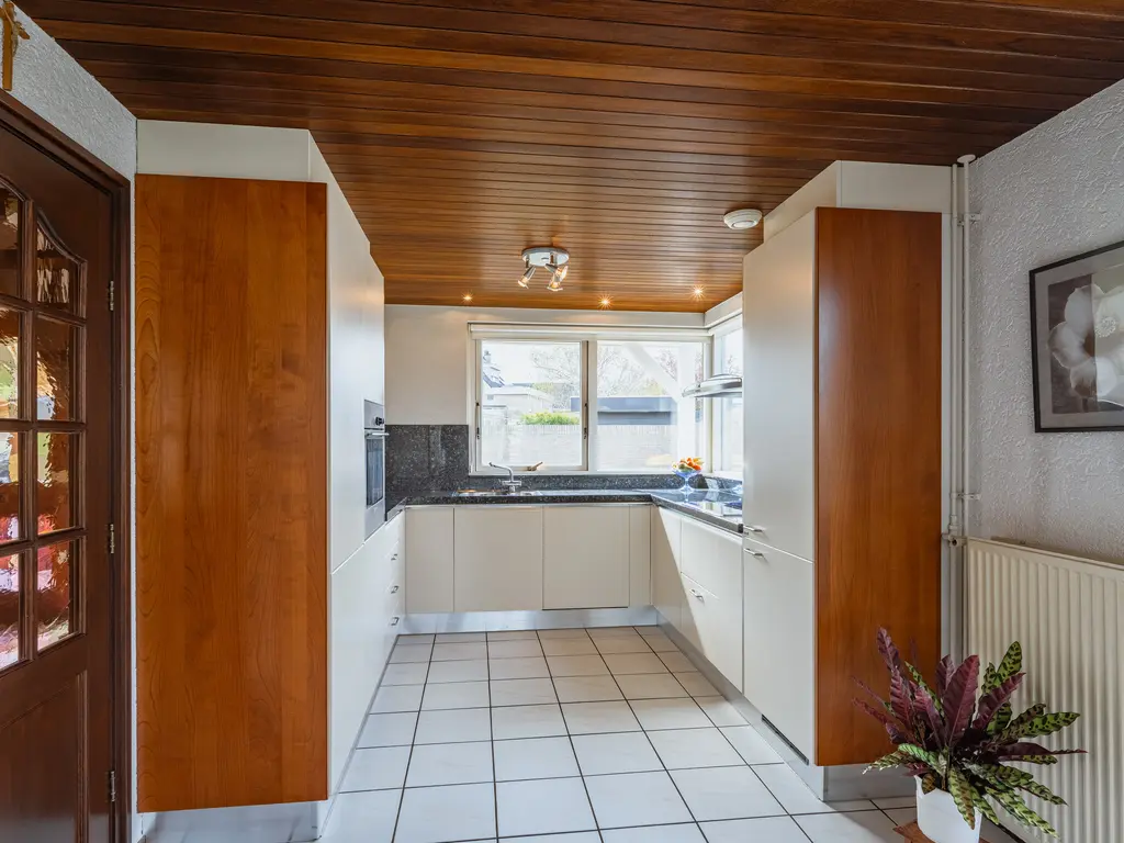 Schout 28, NAALDWIJK