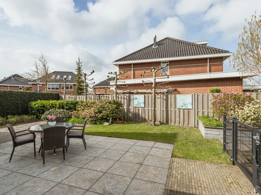 Schout 28, NAALDWIJK