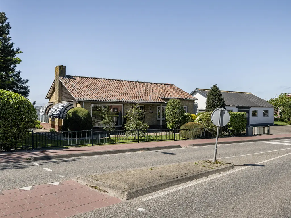 Zwartendijk 45, MONSTER