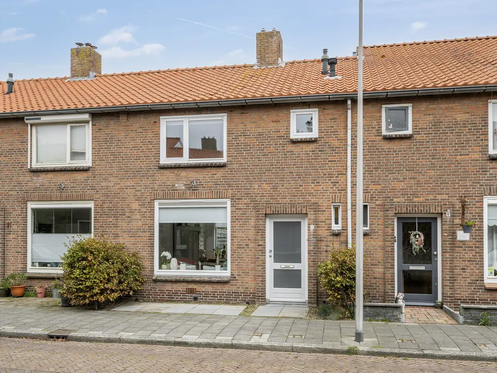 Hazelaarstraat 9, MONSTER