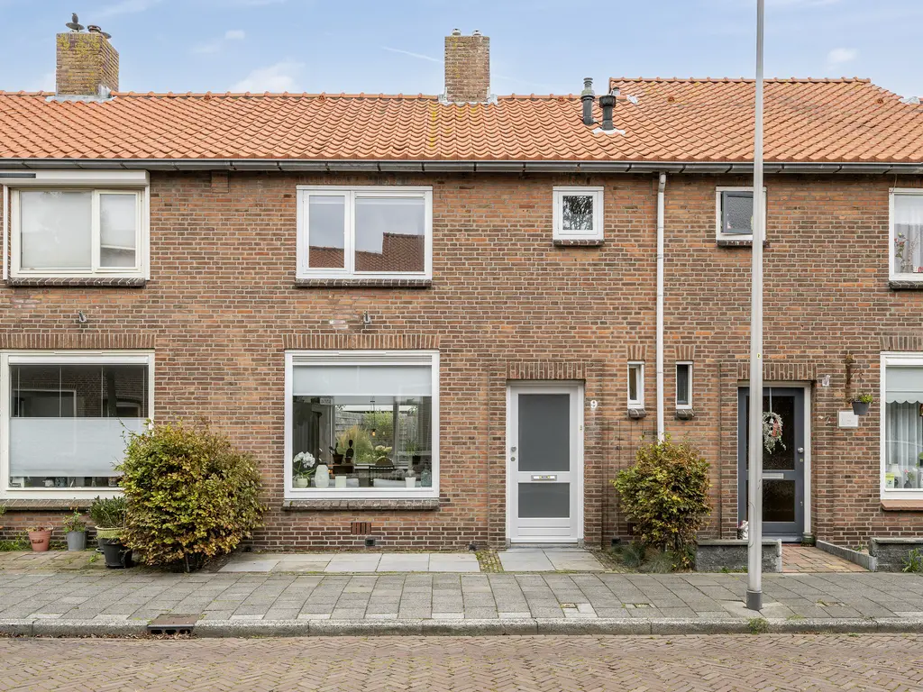 Hazelaarstraat 9, MONSTER