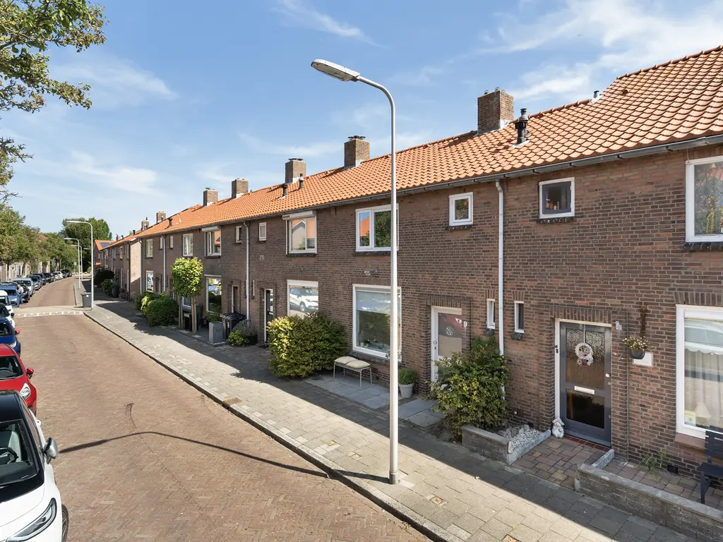 Hazelaarstraat 9, MONSTER