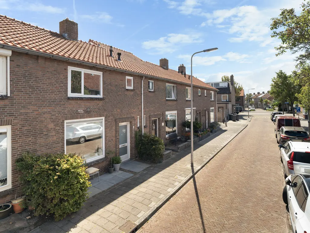 Hazelaarstraat 9, MONSTER