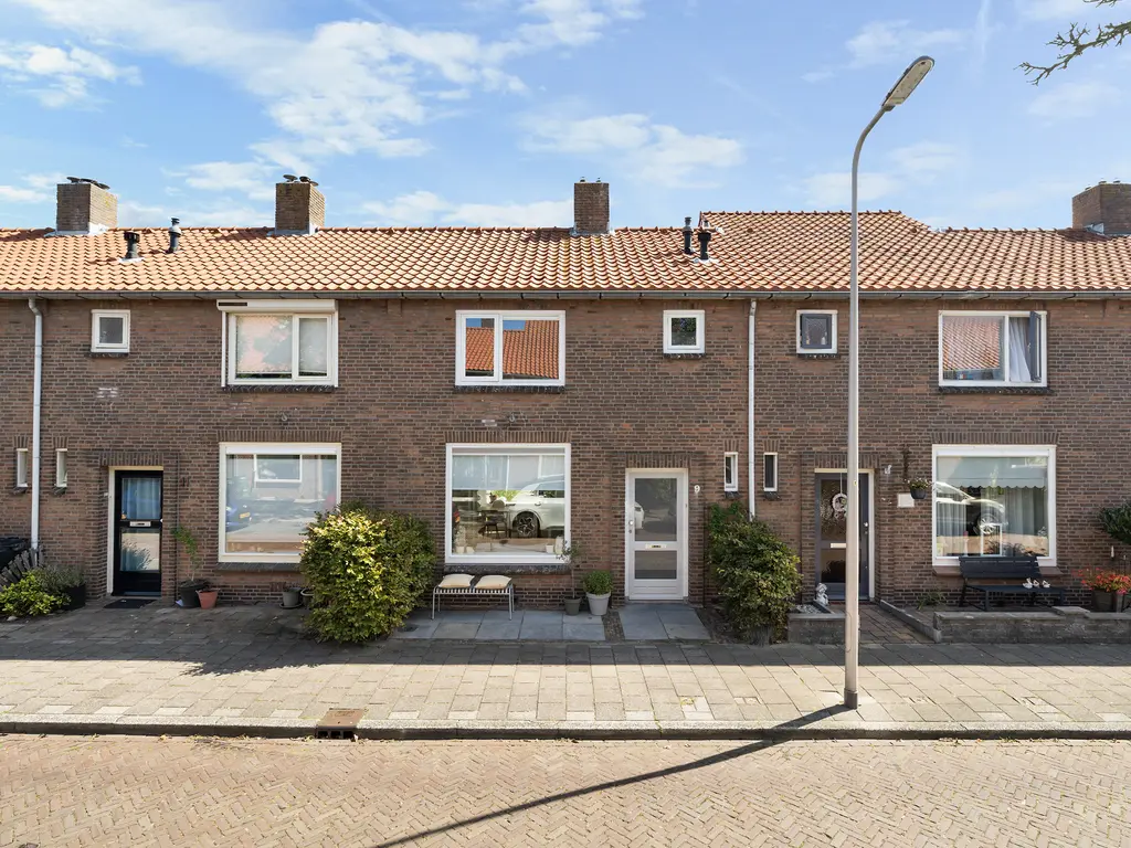 Hazelaarstraat 9, MONSTER