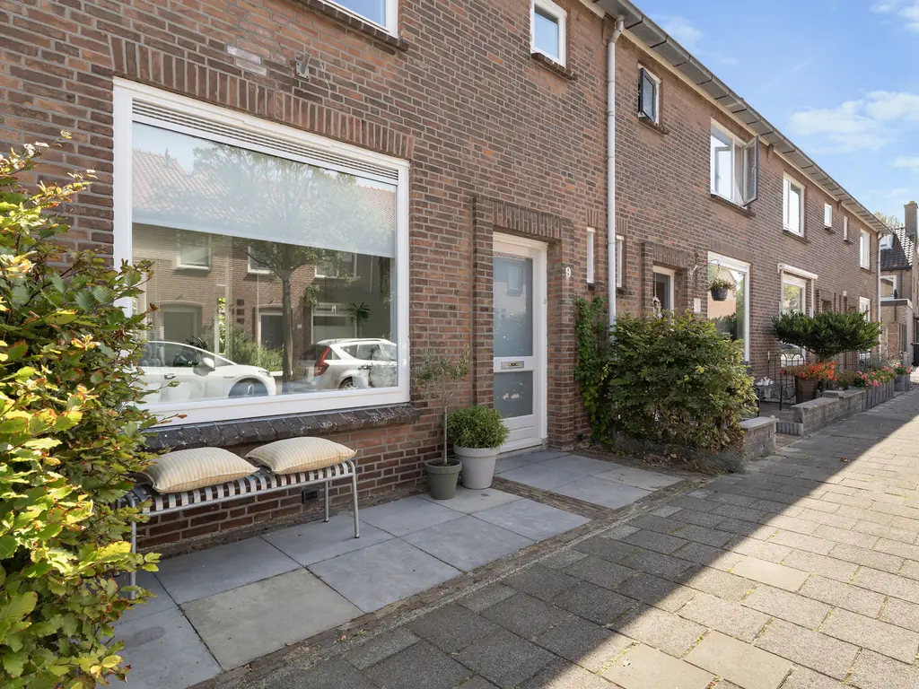 Hazelaarstraat 9, MONSTER