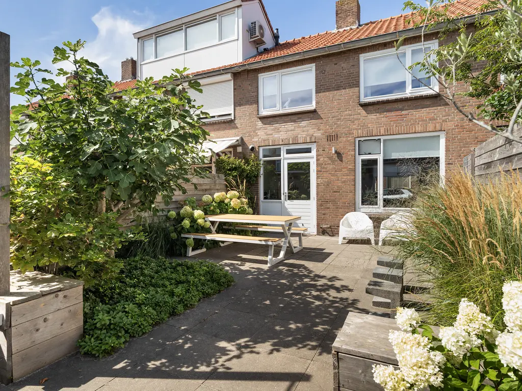 Hazelaarstraat 9, MONSTER