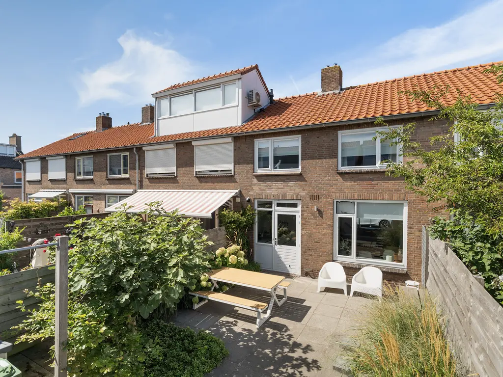 Hazelaarstraat 9, MONSTER