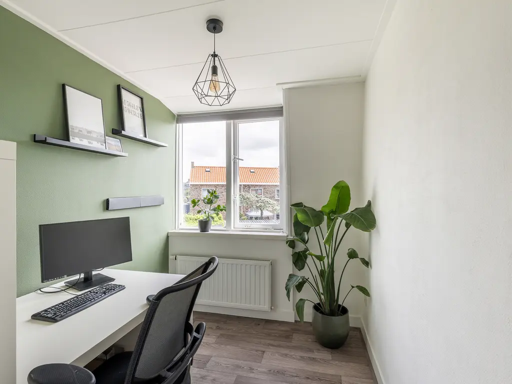 Duiventorenstraat 24, NAALDWIJK