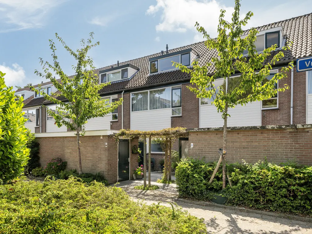 Vuurdoorn 8, NAALDWIJK