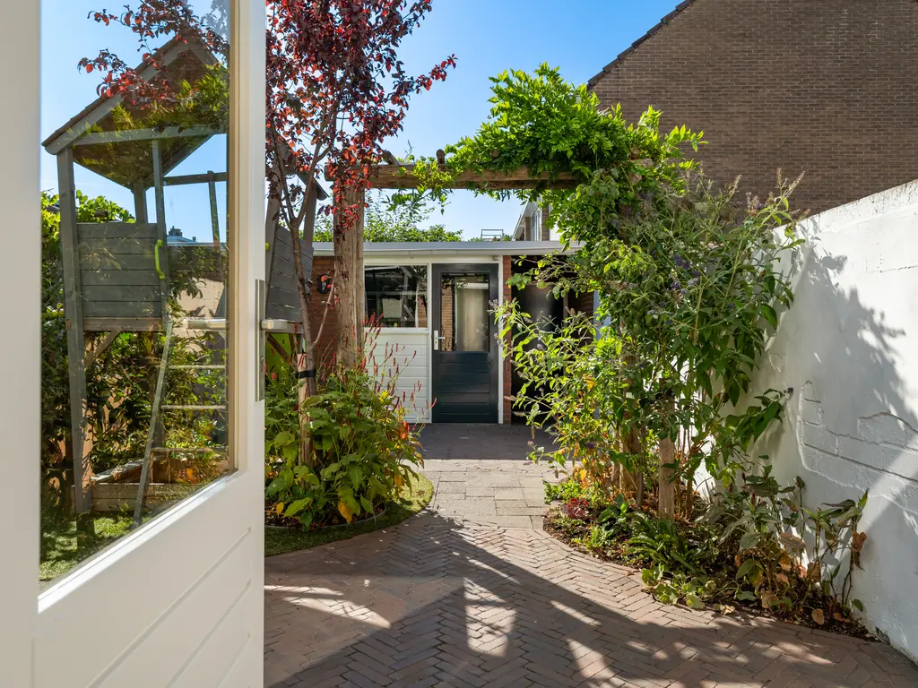 Bachlaan 8, NAALDWIJK