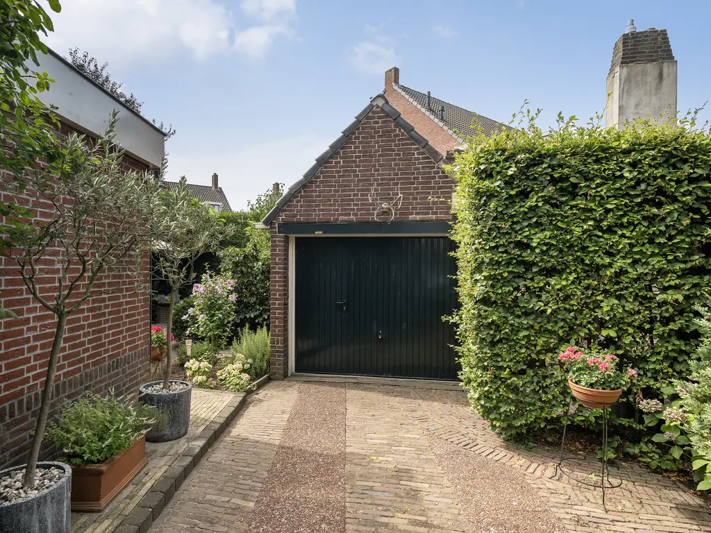 Kruisweg 24, NAALDWIJK