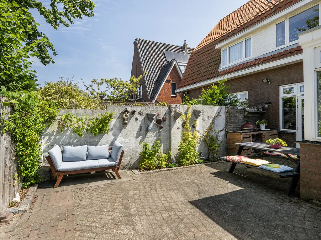 Emmastraat 64, MONSTER