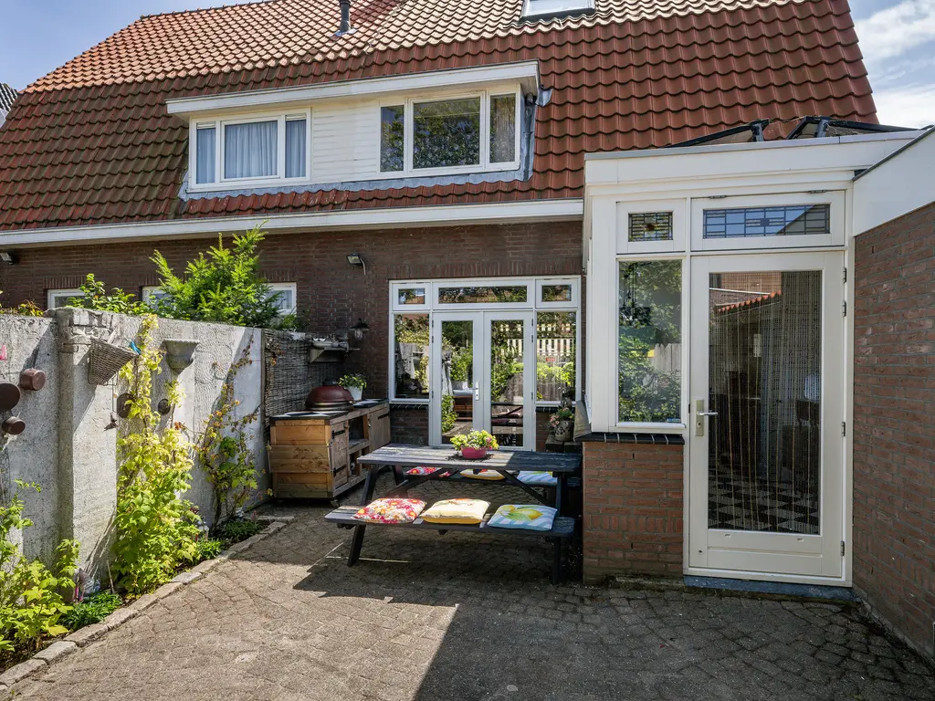Emmastraat 64, MONSTER