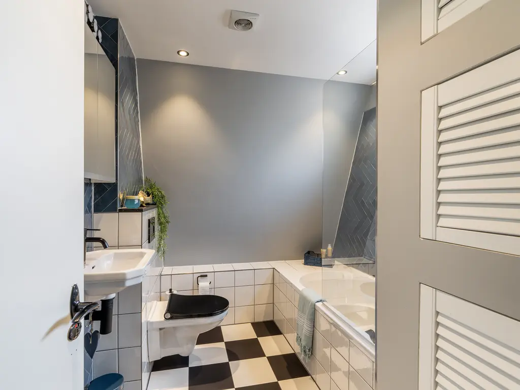 Emmastraat 64, MONSTER