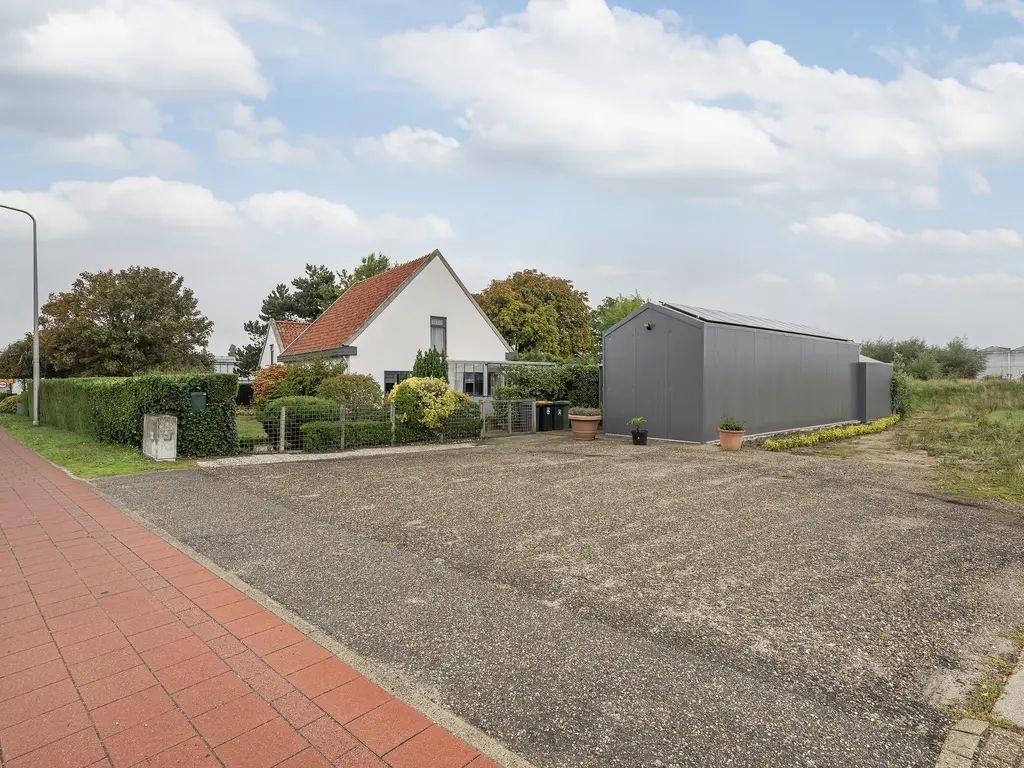 Zwartendijk 40, MONSTER