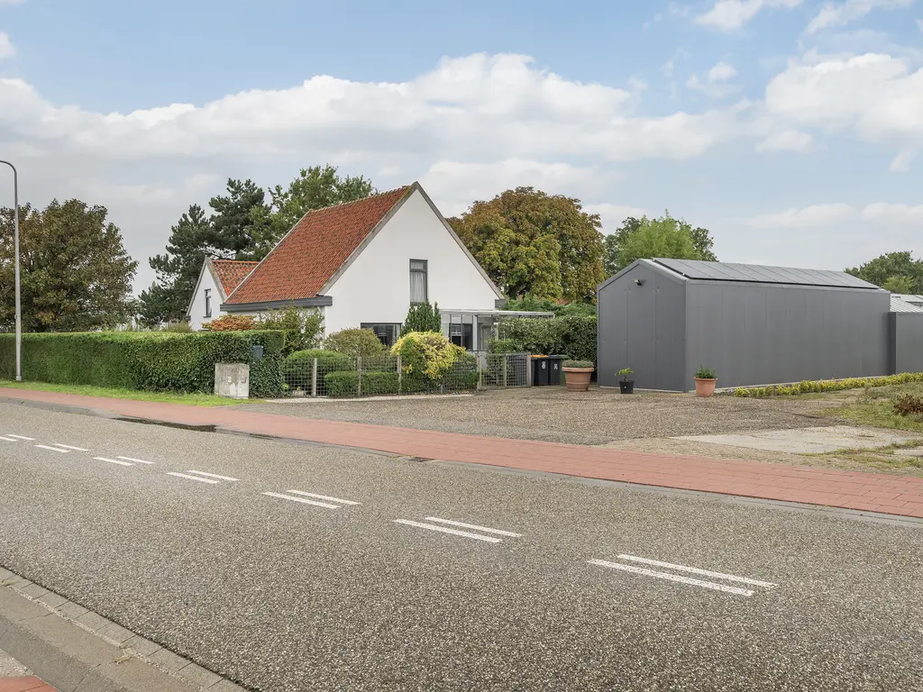 Zwartendijk 40, MONSTER