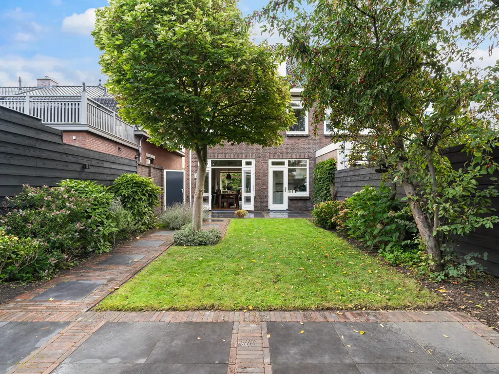 Emmastraat 90, MONSTER