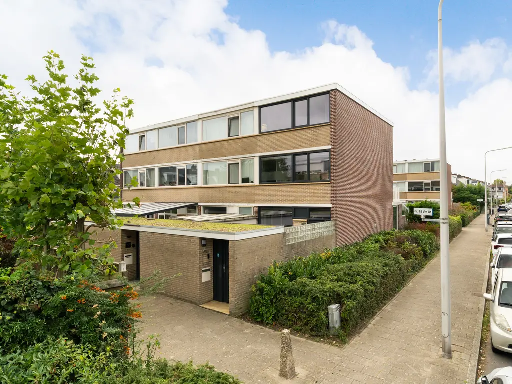 Goudenregenstraat 75, MONSTER