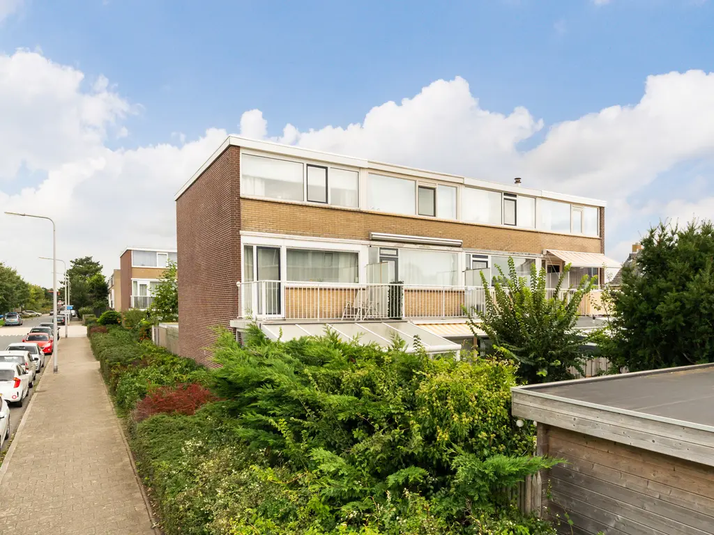 Goudenregenstraat 75, MONSTER