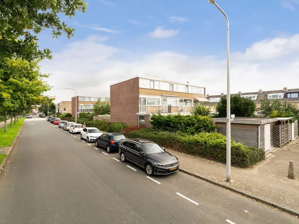 Goudenregenstraat 75, MONSTER